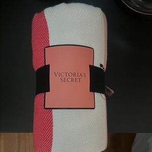 Victoria's Secret Pink and White Knit Beach Blanket
